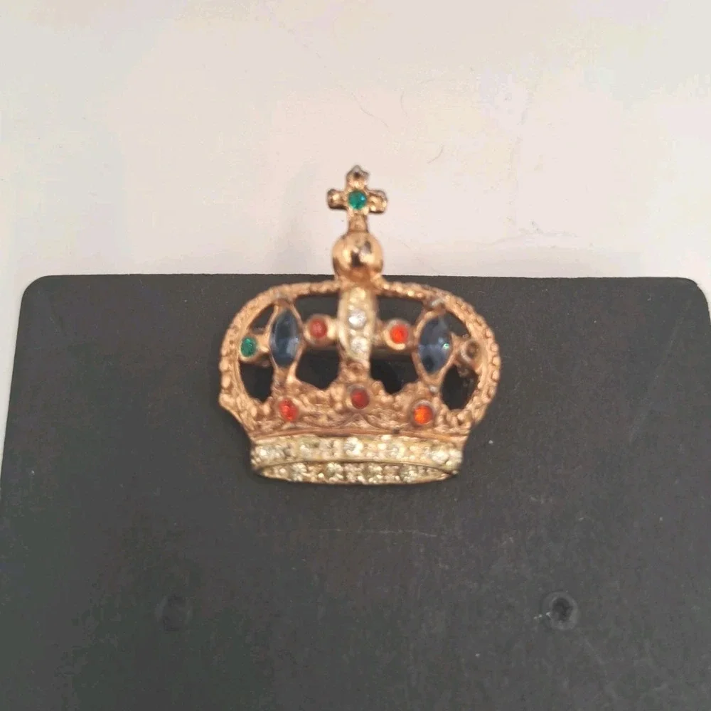 Vintage Gold Tone King Crown Green Red Blue Rhinestone Brooch Pin